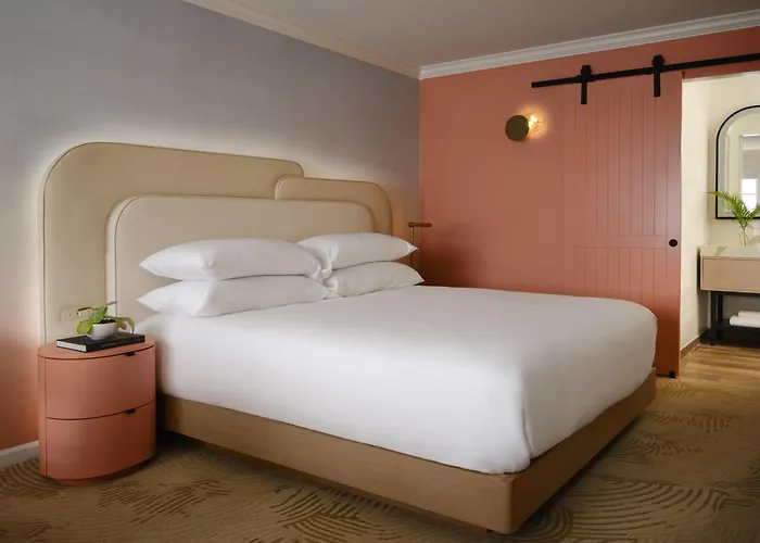 Scottsdale Plaza Resort 4*