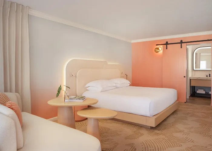 Scottsdale Plaza Resort Resort 4*